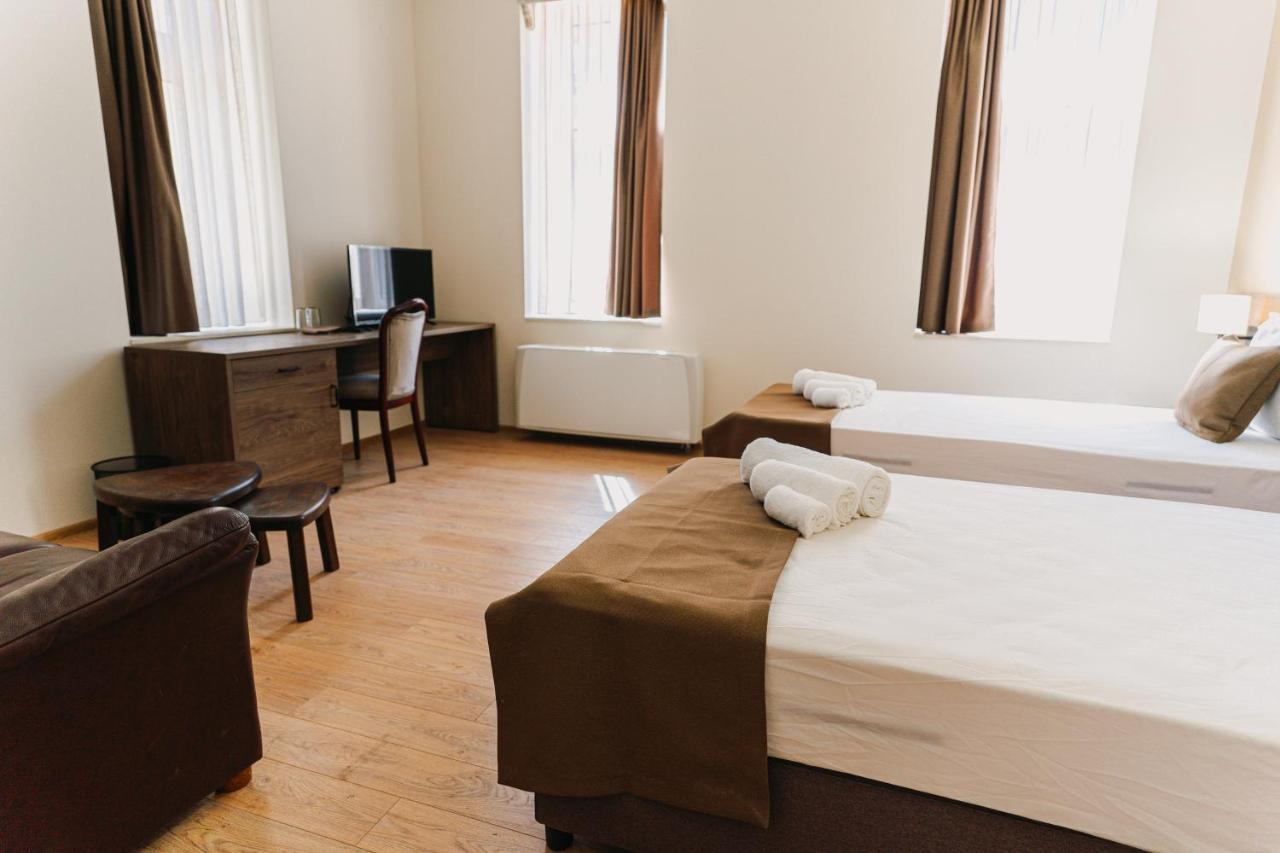 Хотел Театъръ Hotel Pleven Buitenkant foto