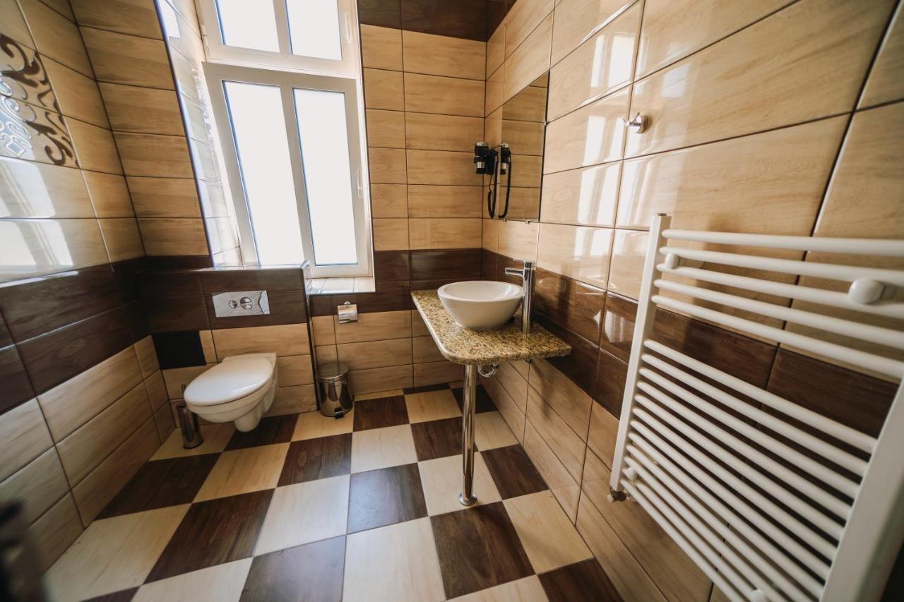 Хотел Театъръ Hotel Pleven Buitenkant foto