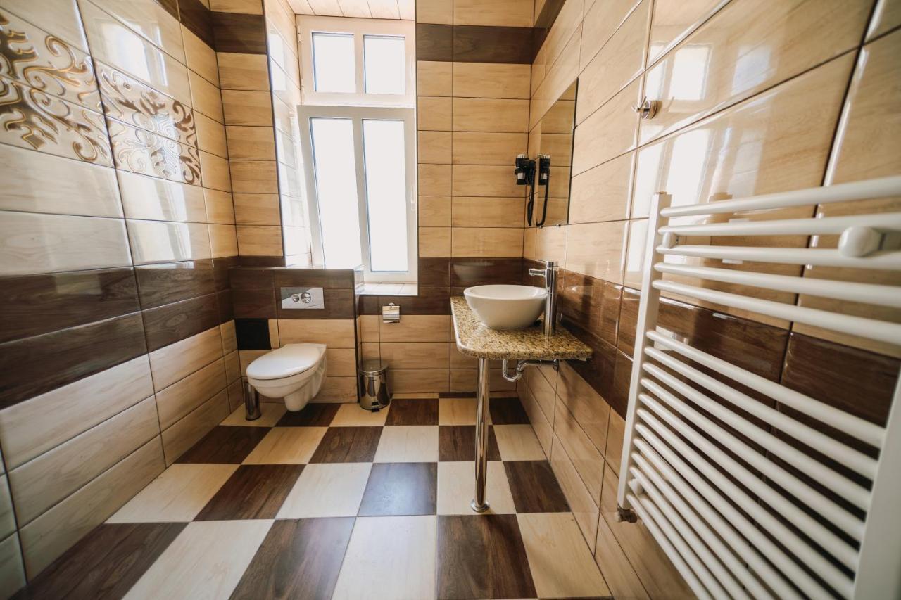 Хотел Театъръ Hotel Pleven Buitenkant foto