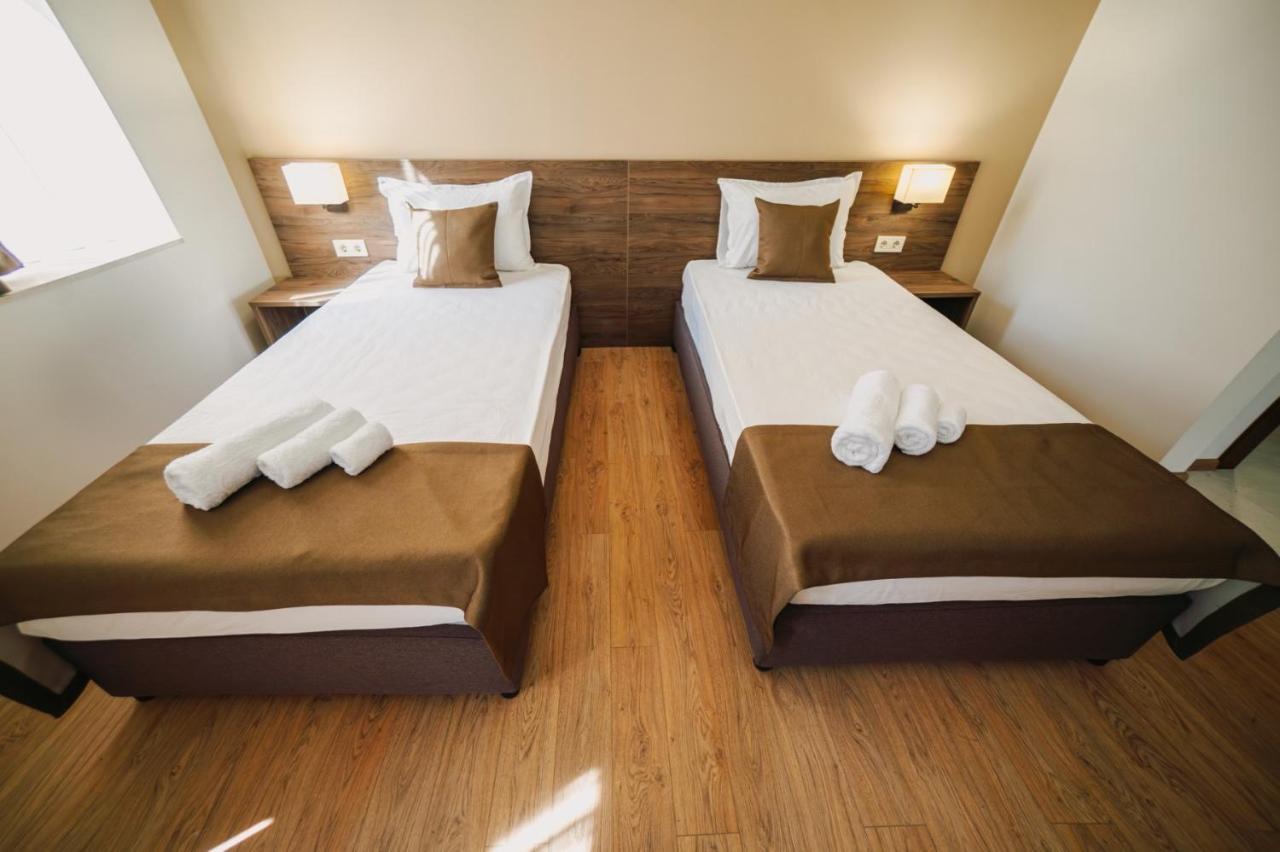 Хотел Театъръ Hotel Pleven Buitenkant foto