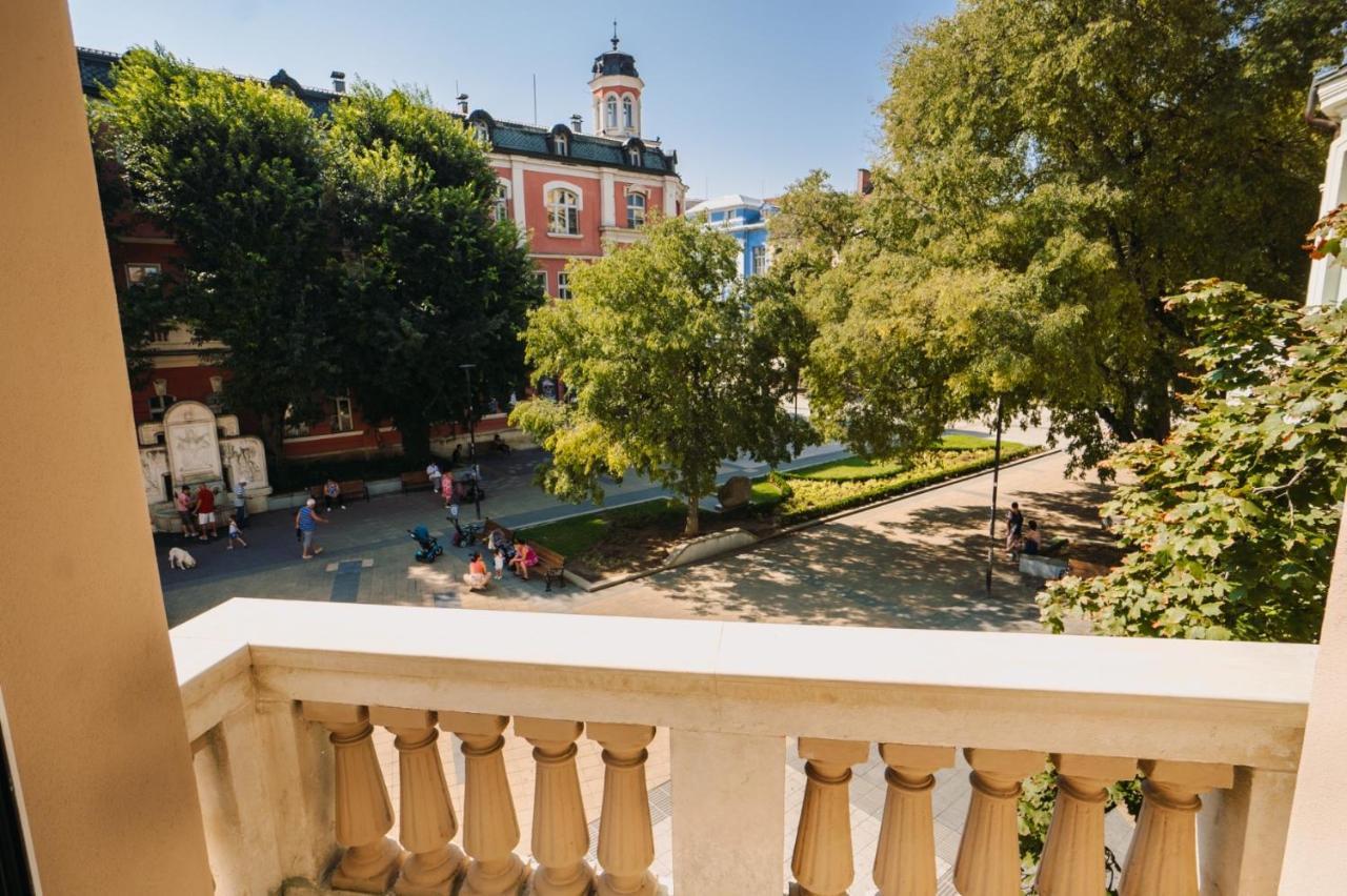 Хотел Театъръ Hotel Pleven Buitenkant foto