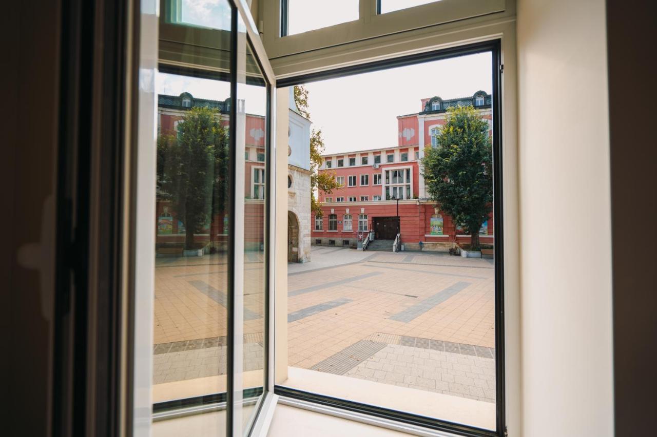 Хотел Театъръ Hotel Pleven Buitenkant foto
