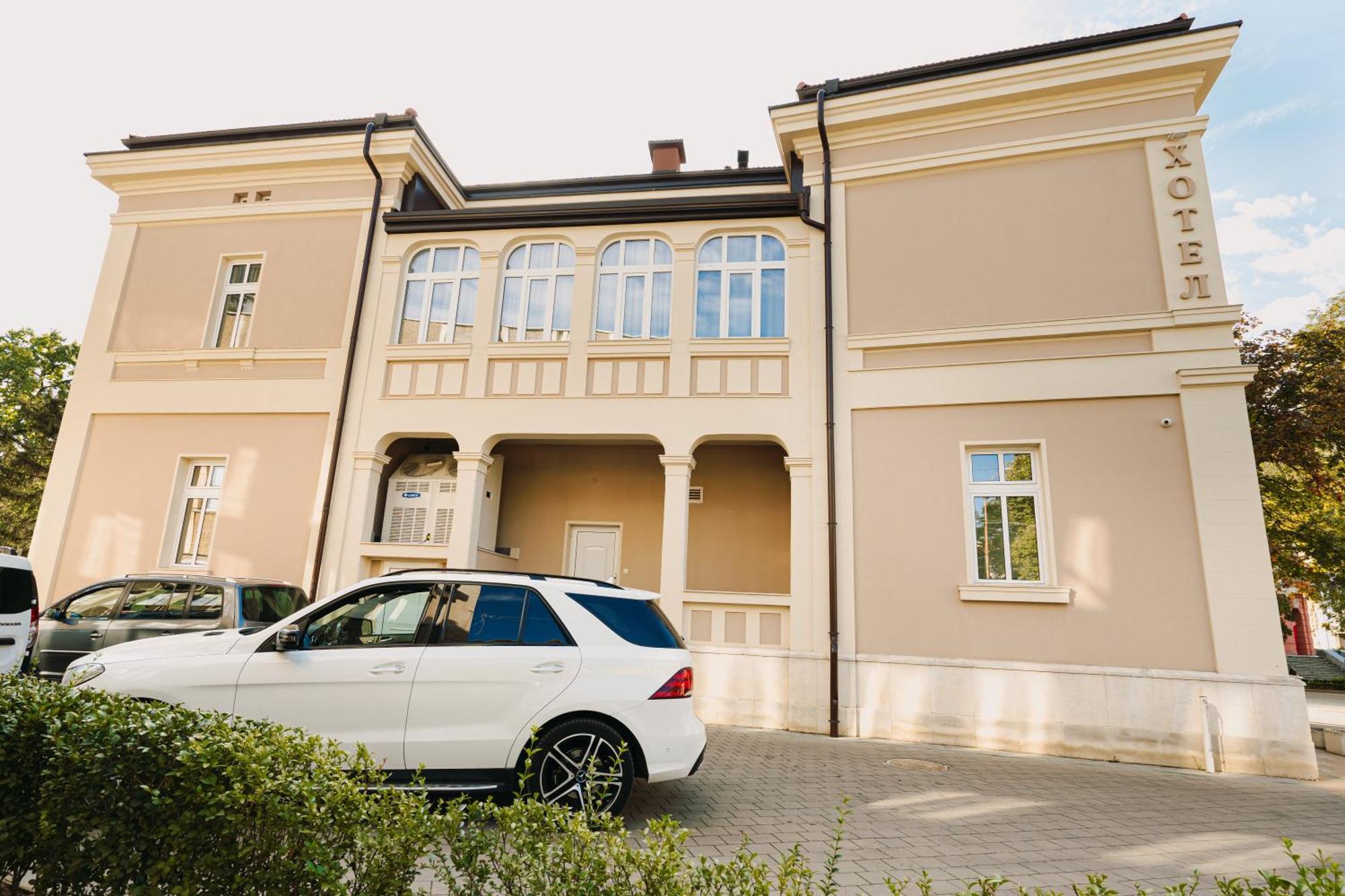 Хотел Театъръ Hotel Pleven Buitenkant foto