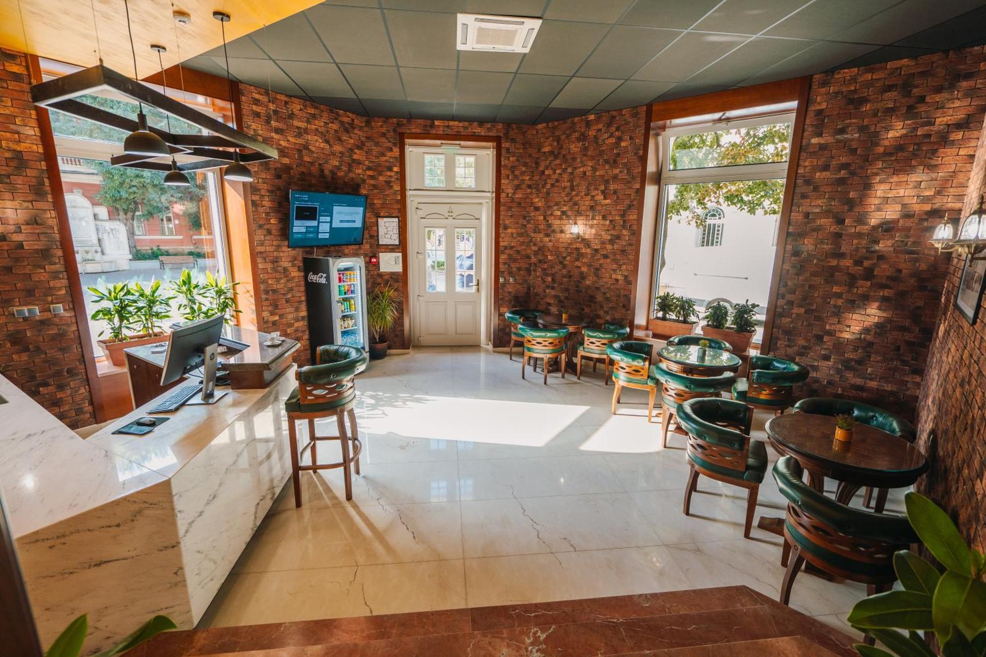Хотел Театъръ Hotel Pleven Buitenkant foto