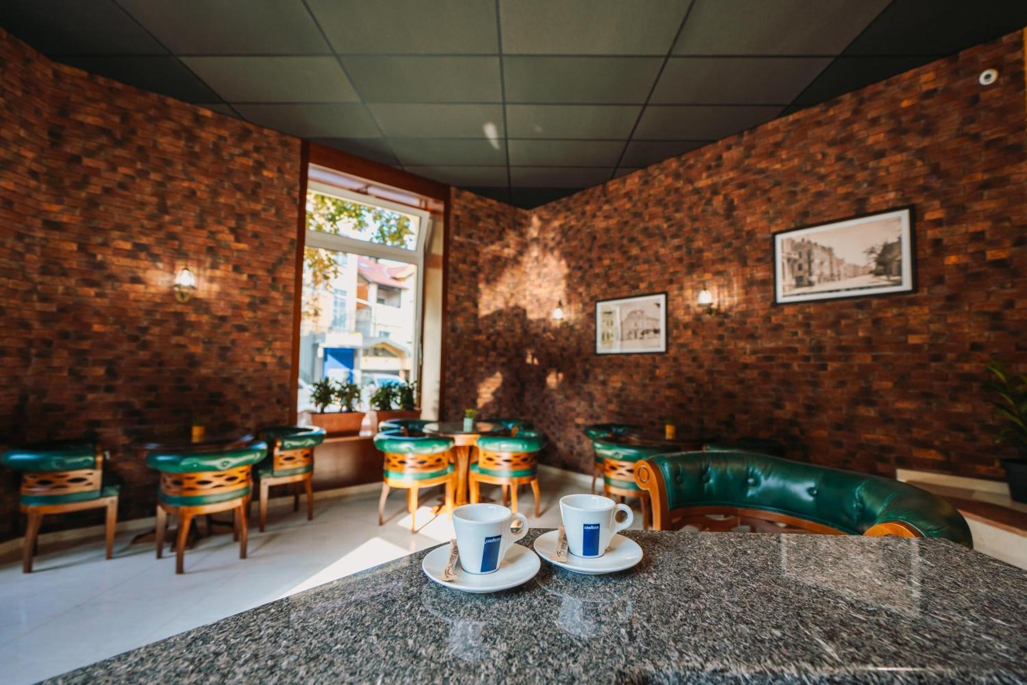 Хотел Театъръ Hotel Pleven Buitenkant foto