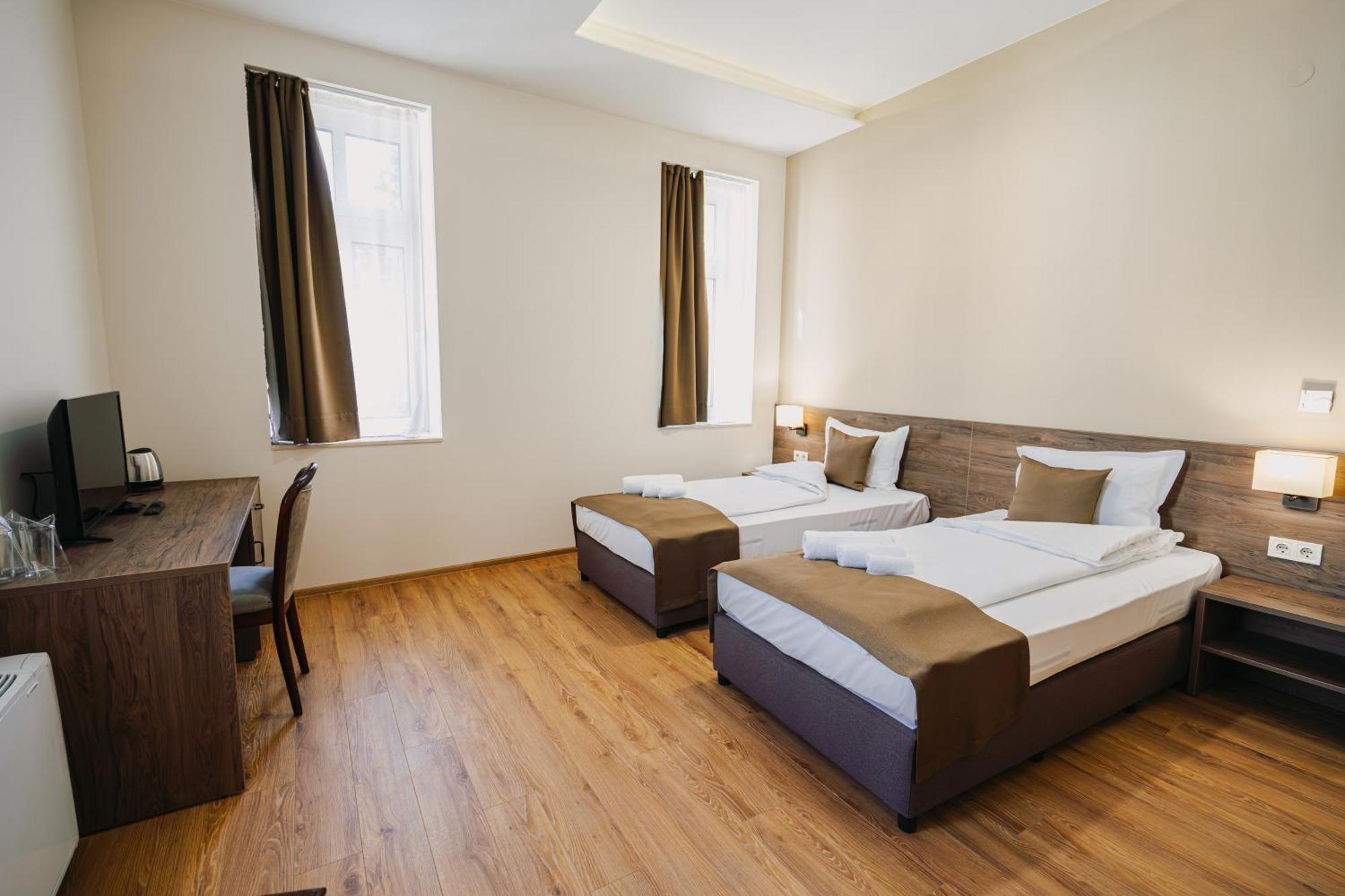 Хотел Театъръ Hotel Pleven Buitenkant foto