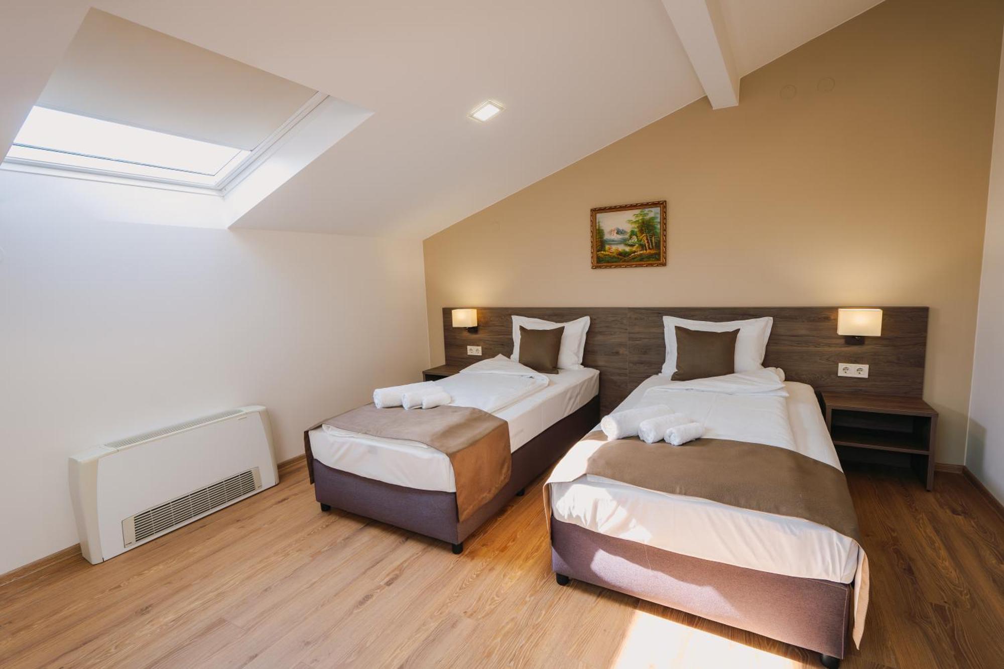 Хотел Театъръ Hotel Pleven Buitenkant foto