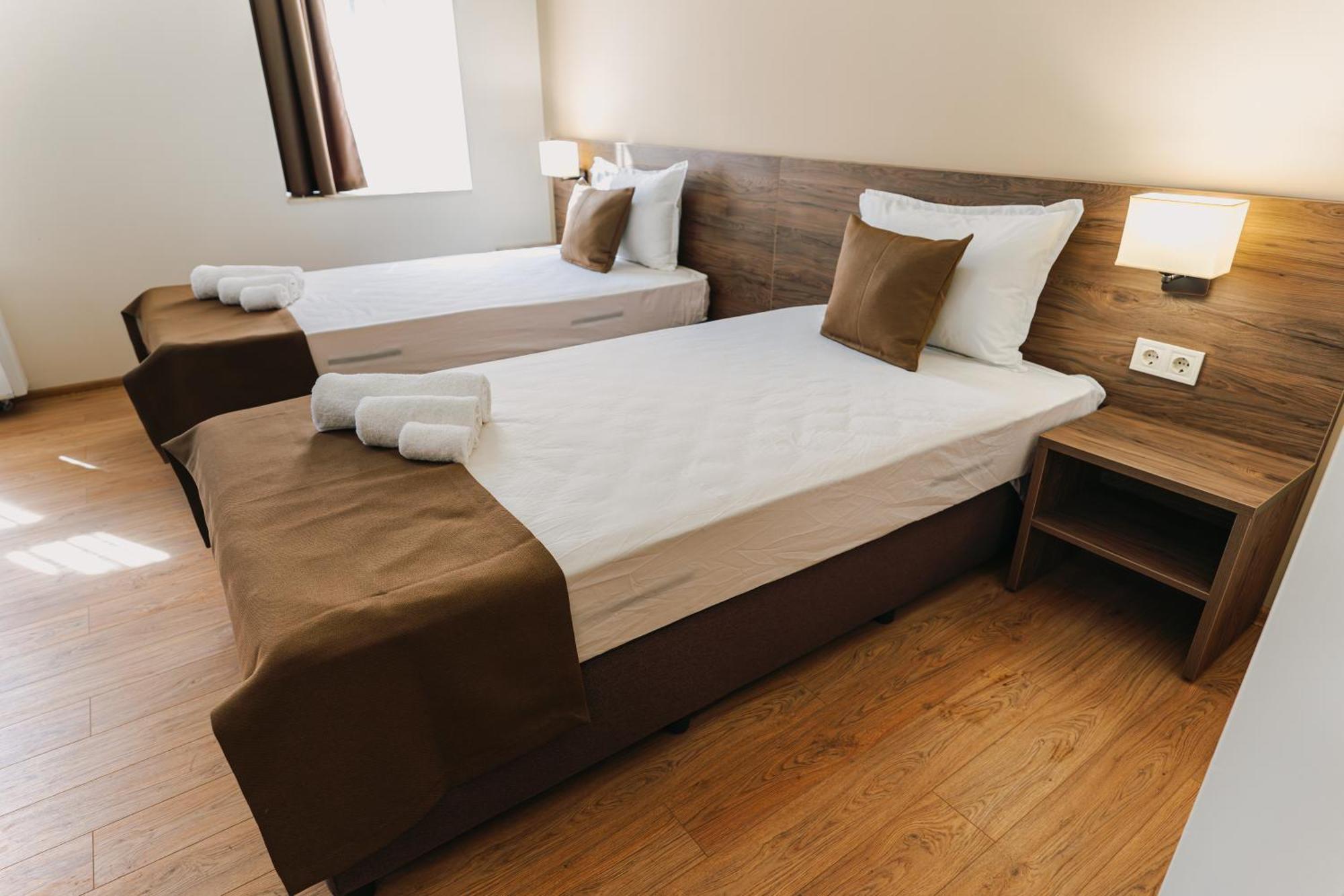 Хотел Театъръ Hotel Pleven Buitenkant foto