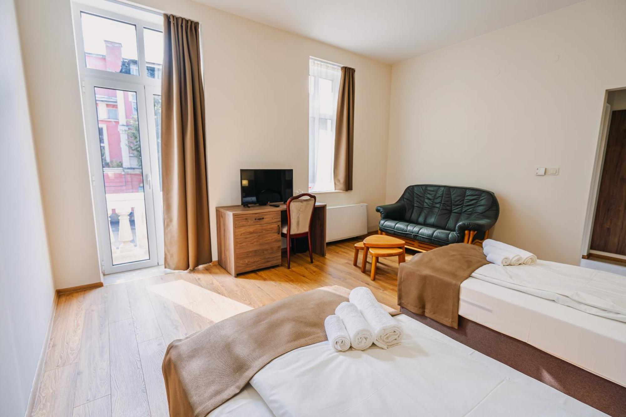 Хотел Театъръ Hotel Pleven Buitenkant foto