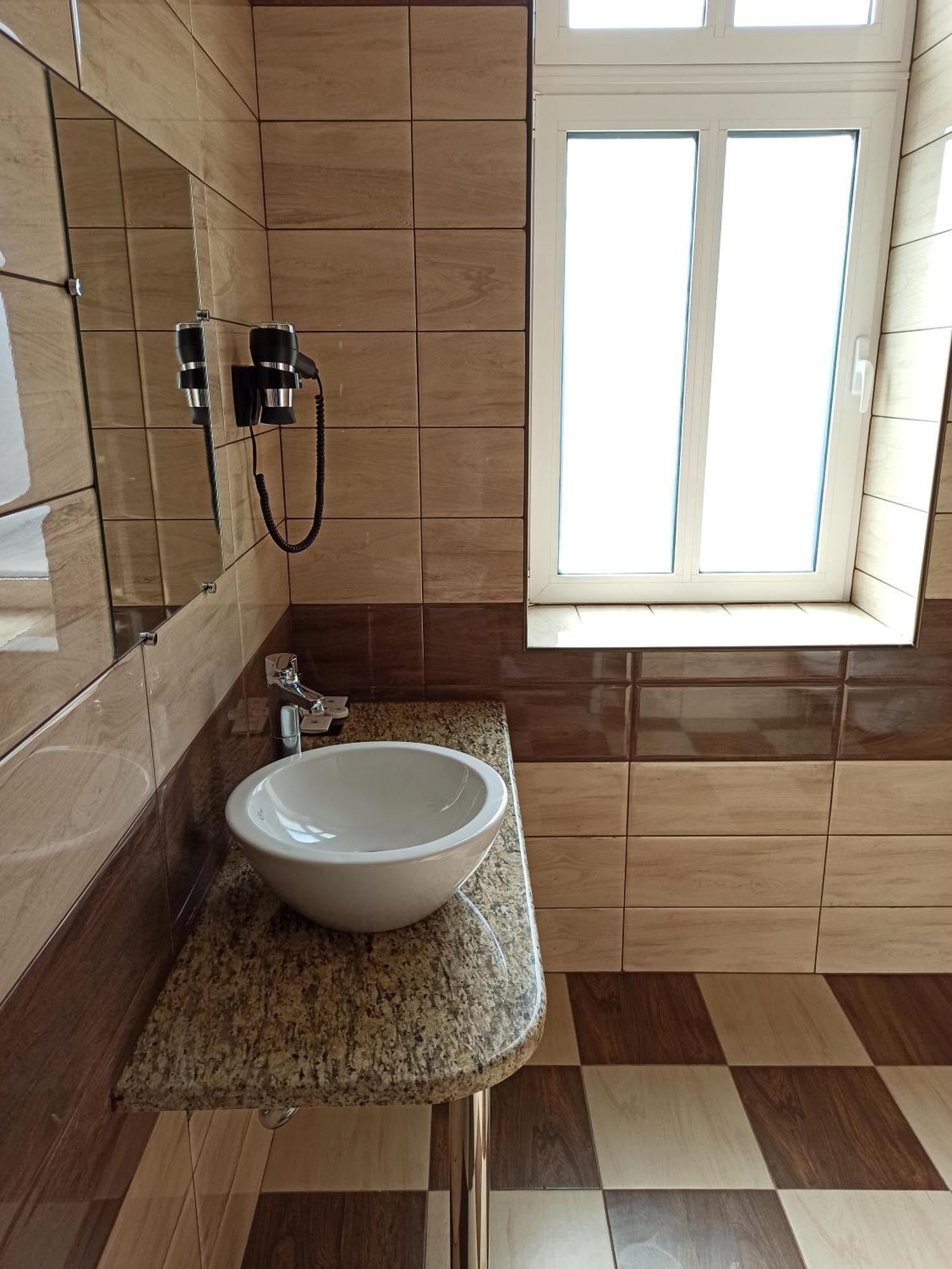 Хотел Театъръ Hotel Pleven Buitenkant foto